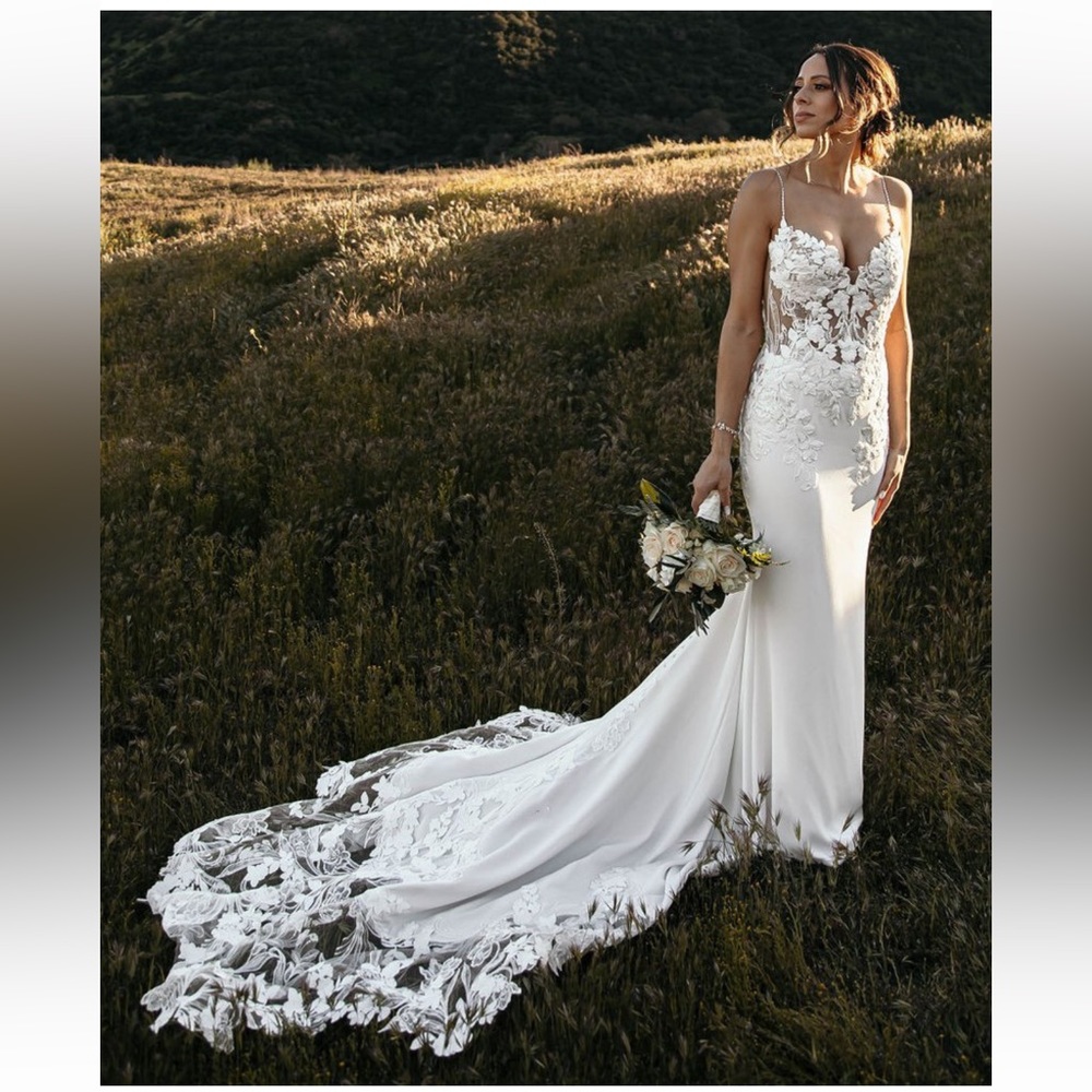 Enzoani Pearl Wedding Dress